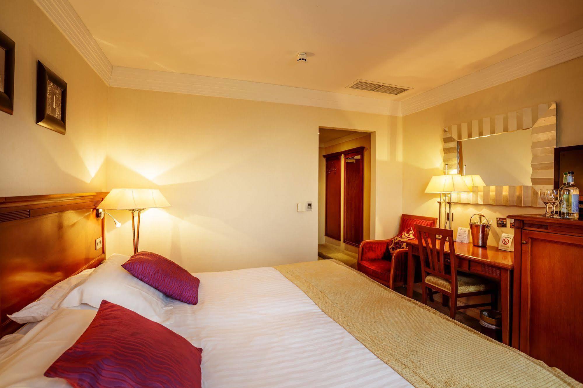 בלקווד Bryn Meadows Golf, Hotel & Spa מראה חיצוני תמונה